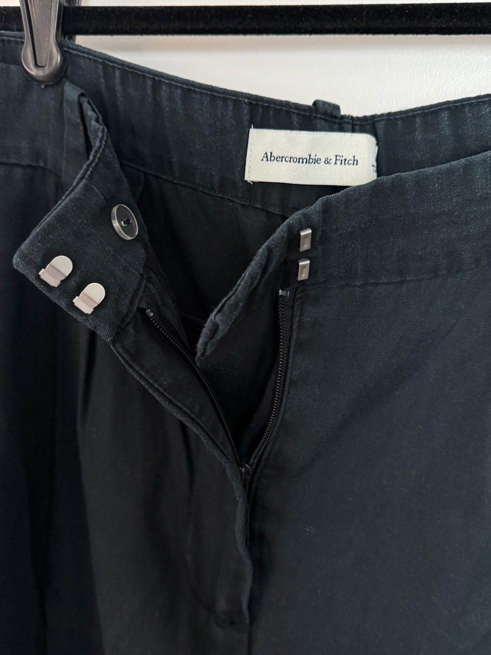 🖤 Abercrombie & Fitch Black Straight-Leg Women's Trousers - Picture 2 of 3
